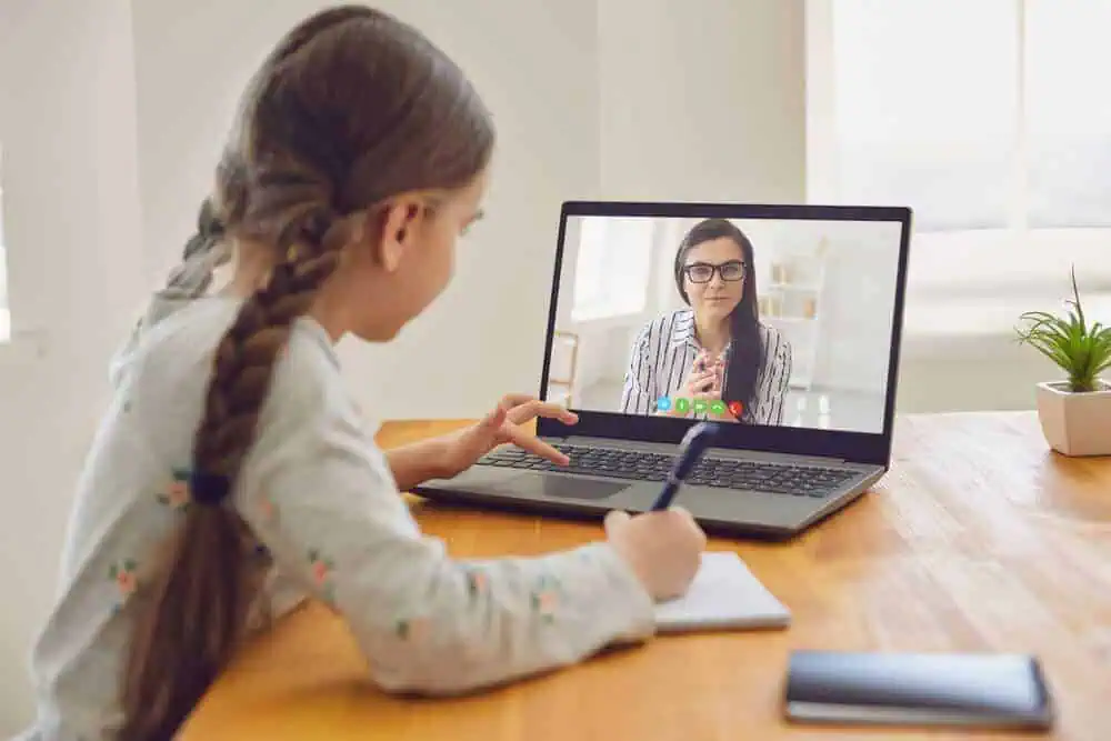 Synchronous programs keep students engaged