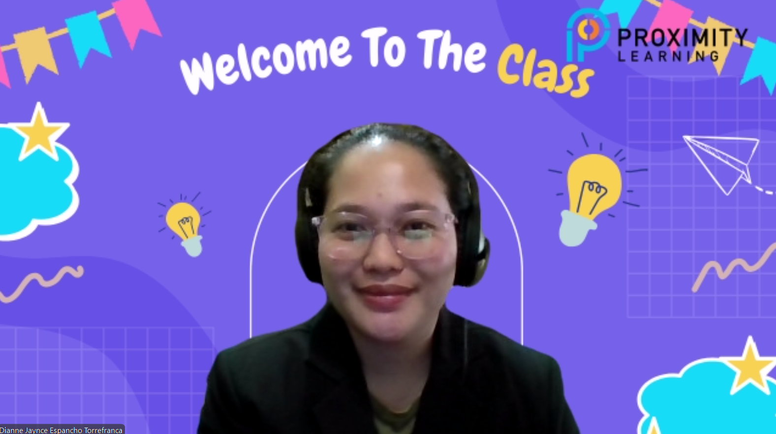 virtual teacher welcomes students to her class