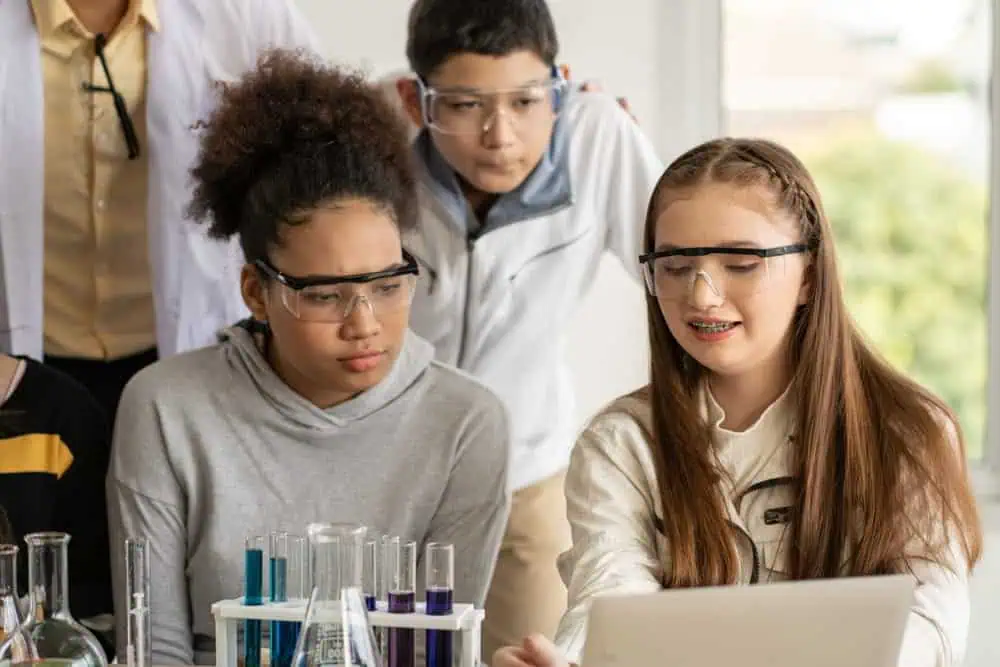 Virtual science instruction gives students meaningful opportunities to investigate, experiment and analyze evidence.
